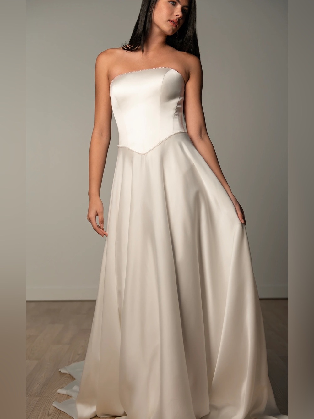 STELLA YORK MODERN STRAPLESS TIE-UP WEDDING DRESS W/ PEARL DETAIL VEIL